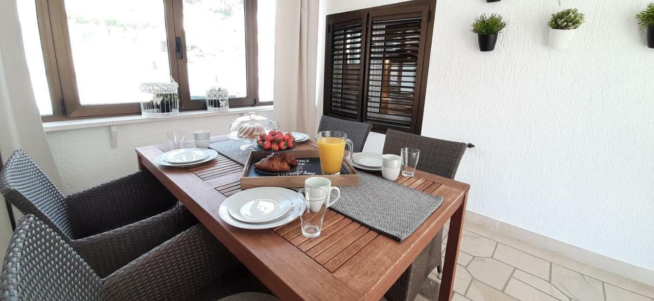 Guesthouse Civljak Baška Voda Exteriör bild